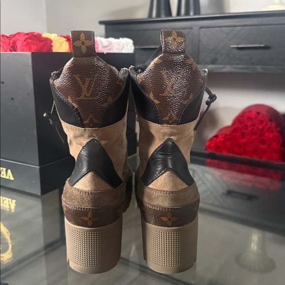 Laureate Platform Desert Boot - Picture 11 of 12